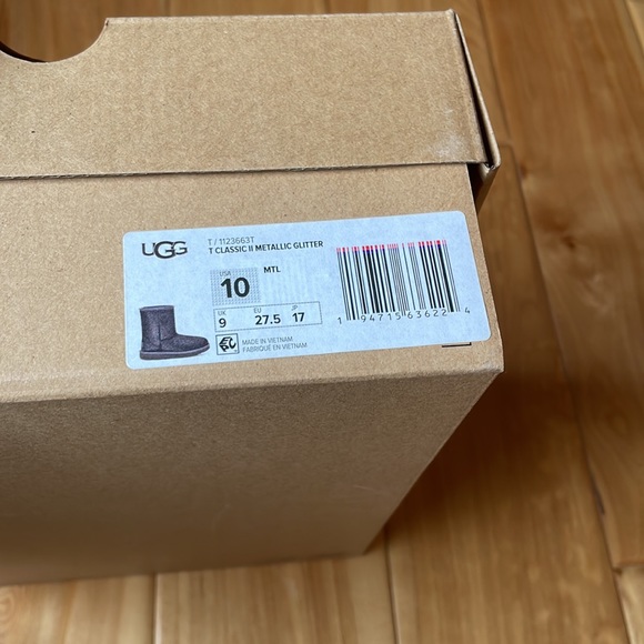 UGG Classic II Metallic Glitter - Picture 11 of 11